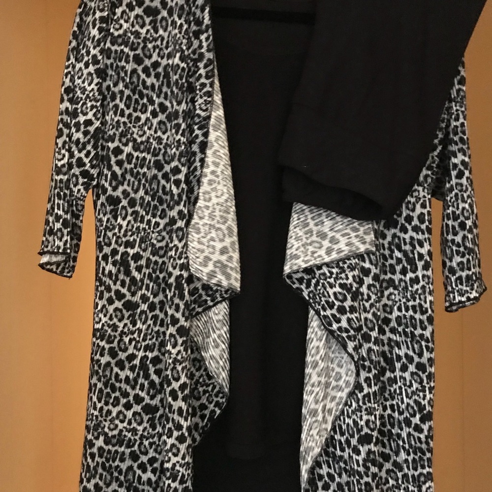 Brand new Small Snow Leopard Shirley & Noir Os